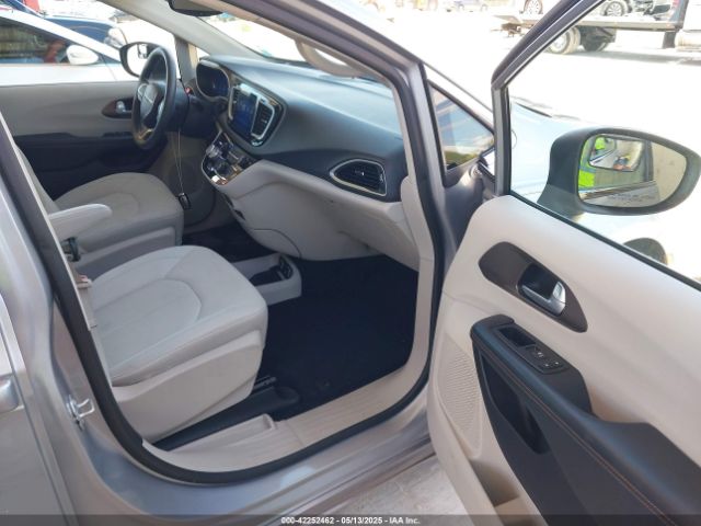 2C4RC1DGXHR516329 Chrysler Pacifica Touring
