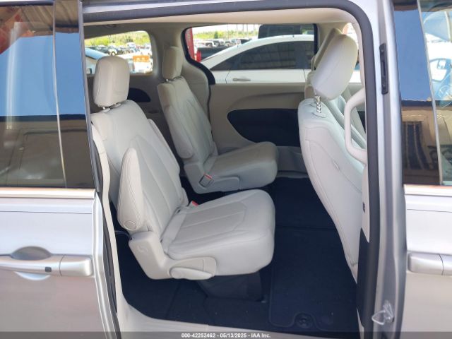 2C4RC1DGXHR516329 Chrysler Pacifica Touring