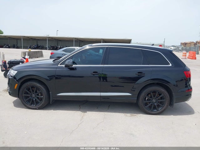 WA1LAAF79HD005782 Audi 2017