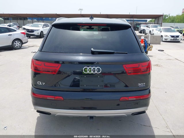 WA1LAAF79HD005782 Audi 2017