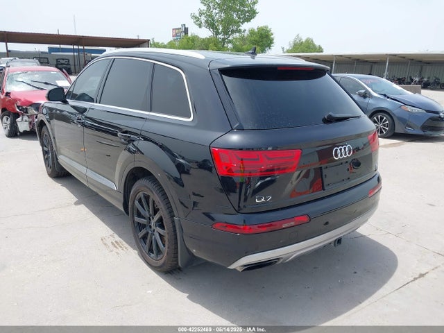 WA1LAAF79HD005782 Audi 2017
