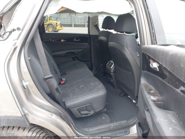 5XYPGDA53JG370995 KIA Sorento 3.3l Lx