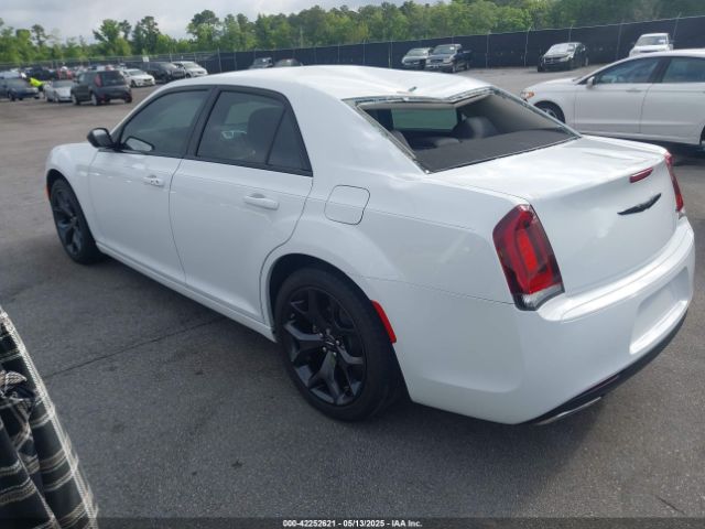 2022 CHRYSLER 300 2C3CCAAG3NH268389 Photo 2