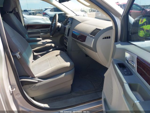2010 CHRYSLER TOWN & COUNTRY 2A4RR5D1XAR252840 Photo 4
