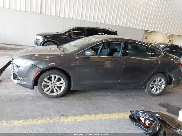 1C3CCCABXFN533012 Chrysler 2015