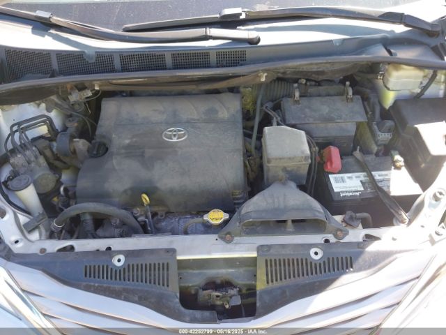 5TDYK3DC0FS688624 Toyota Sienna Xle 8 Passenger