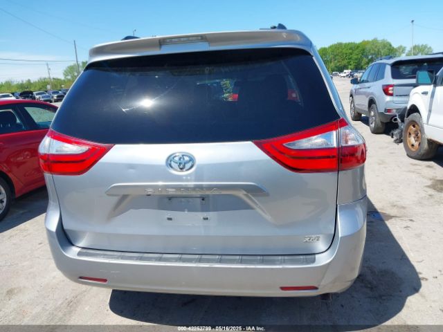 5TDYK3DC0FS688624 Toyota Sienna Xle 8 Passenger