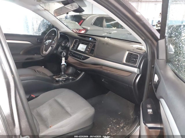 5TDBZRFH7KS728639 Toyota Highlander Le