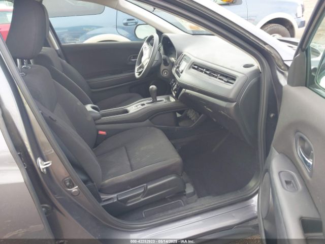 3CZRU6H32JG708805 Honda HR-V LX