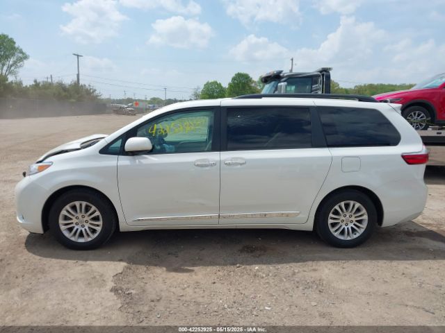 5TDYZ3DC4HS815406 Toyota Sienna Xle 8 Passenger