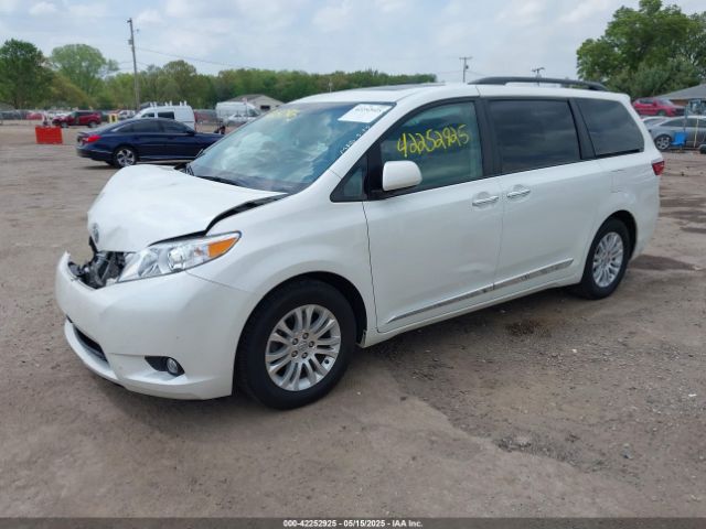5TDYZ3DC4HS815406 Toyota Sienna Xle 8 Passenger