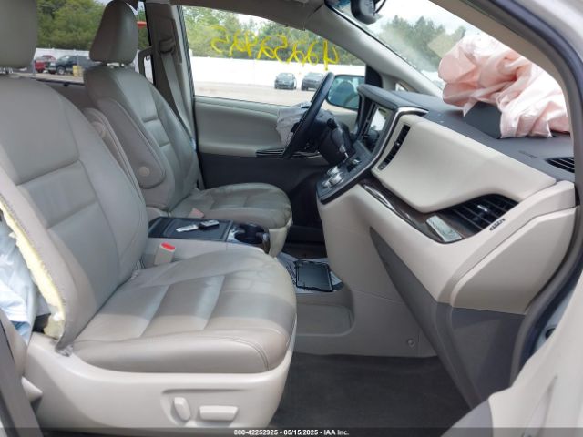 5TDYZ3DC4HS815406 Toyota Sienna Xle 8 Passenger