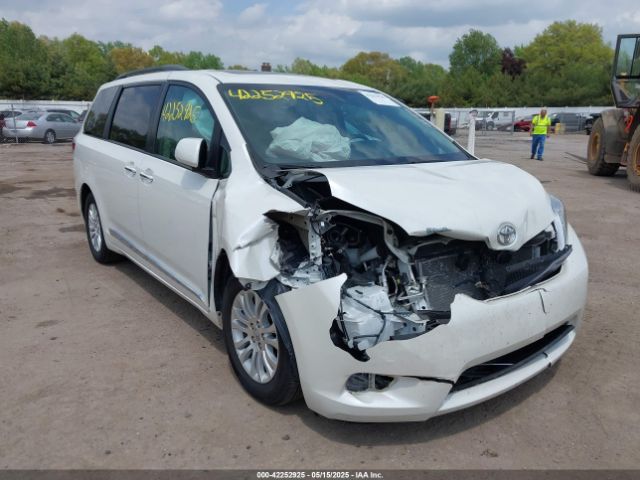 5TDYZ3DC4HS815406 Toyota Sienna Xle 8 Passenger