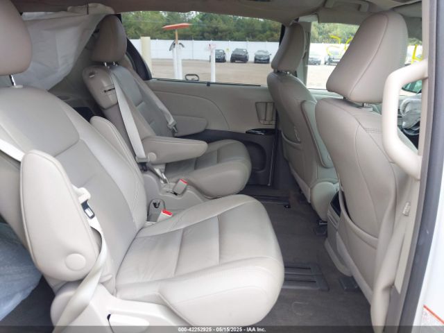 5TDYZ3DC4HS815406 Toyota Sienna Xle 8 Passenger