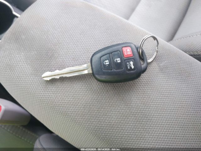 2T1BURHE0GC711103 Toyota COROLLA LE