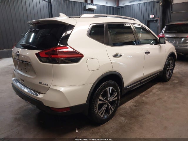 JN8AT2MV9JW320059 Nissan Rogue Sl