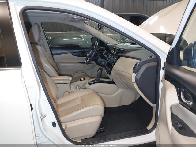 JN8AT2MV9JW320059 Nissan Rogue Sl