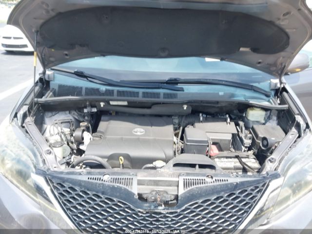 5TDXK3DC2FS552698 Toyota Sienna Se 8 Passenger
