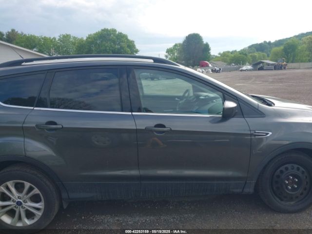 1FMCU9GDXHUC42261 Ford ESCAPE SE