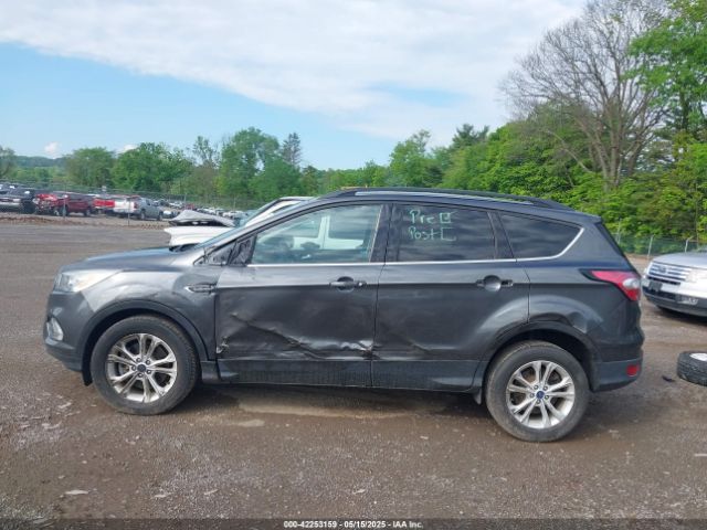 1FMCU9GDXHUC42261 Ford ESCAPE SE