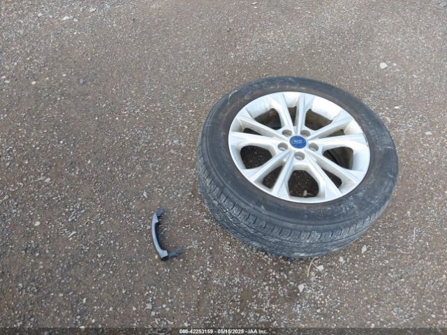 1FMCU9GDXHUC42261 Ford ESCAPE SE