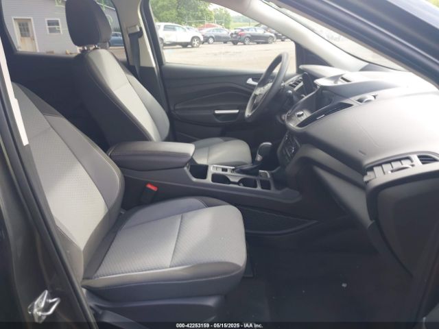 1FMCU9GDXHUC42261 Ford ESCAPE SE