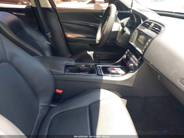 2017 JAGUAR XE SAJAD4BG5HA971996 Photo 4