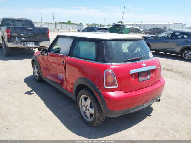 2007 MINI COOPER WMWMF33547TL77543 Photo 2