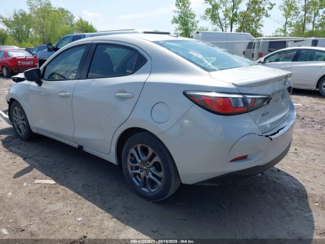 2019 TOYOTA YARIS 3MYDLBYV7KY506813 Photo 2