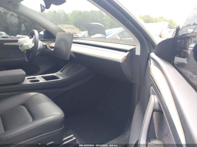 2024 TESLA MODEL Y 7SAYGDEE6RA218338 Photo 4