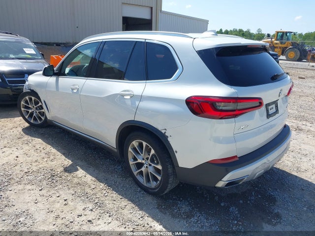 BMW X5 2019 5UXCR6C58KLL60811 Image 3