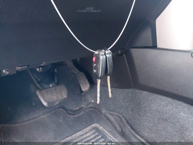 2T3BFREV9HW633264 Toyota RAV4 LE