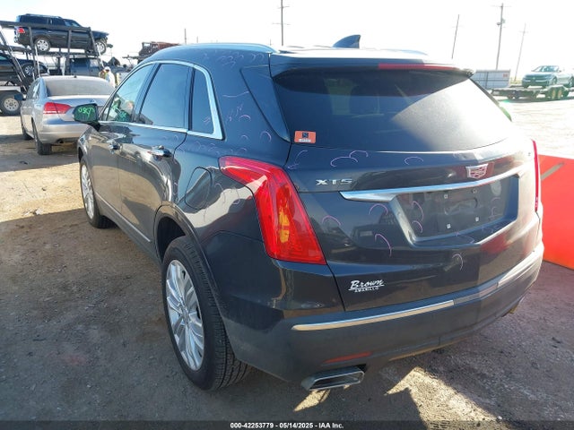 2018 CADILLAC XT5 1GYKNERS6JZ233125 Photo 2