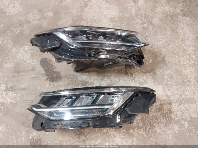 3VV8B7AX1NM111194 Volkswagen Tiguan 2.0t Se R-line Black