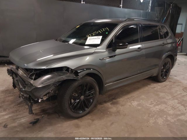 3VV8B7AX1NM111194 Volkswagen Tiguan 2.0t Se R-line Black