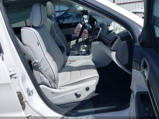 2017 JEEP GRAND CHEROKEE 1C4RJFJT1HC772405 Photo 4