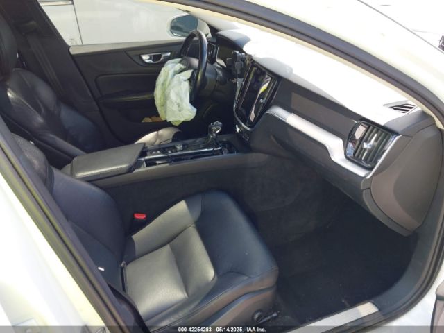 2020 VOLVO V60 YV1102EKXL2398556 Photo 4