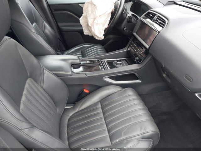 2019 JAGUAR F-PACE SADCN2GX8KA399769 Photo 4