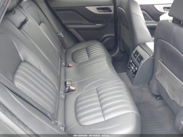 2019 JAGUAR F-PACE SADCN2GX8KA399769 Photo 7