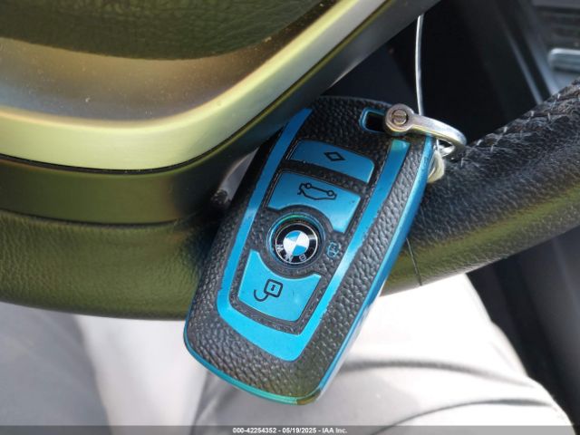 WBA8D9C32HA011814 BMW 330i Xdrive