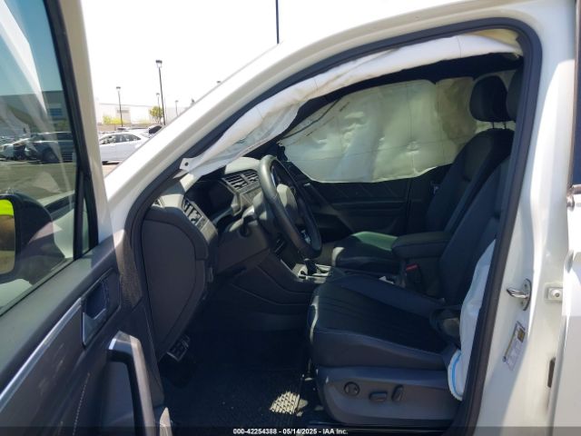 3VVCB7AX3NM073218 Volkswagen Tiguan