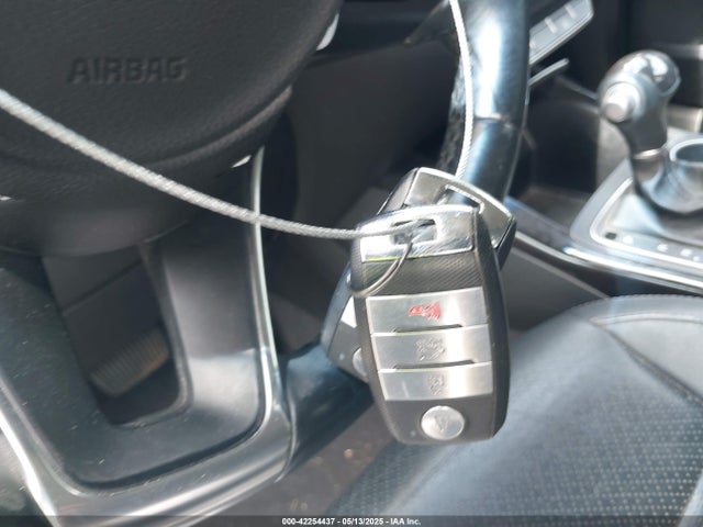 5XYPHDA51HG323052 KIA Sorento 3.3l Ex