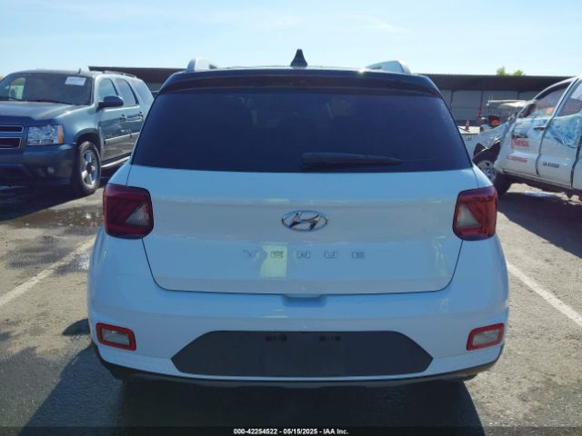 KMHRC8A38NU137933 Hyundai Venue Limited