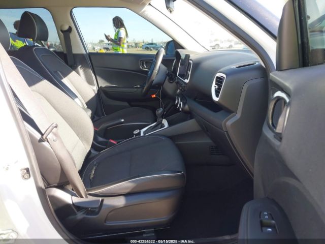 KMHRC8A38NU137933 Hyundai Venue Limited