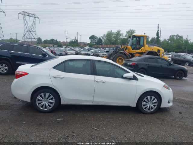 2T1BURHE8JC099157 Toyota COROLLA LE