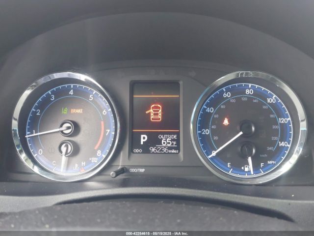 2T1BURHE8JC099157 Toyota COROLLA LE