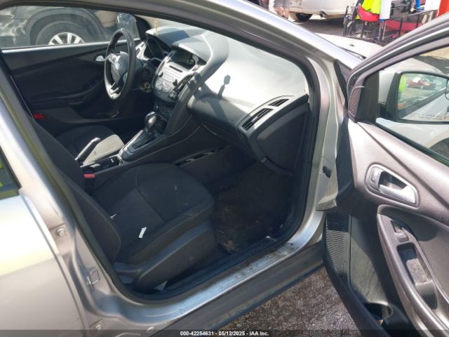 1FADP3K20FL249327 Ford FOCUS SE