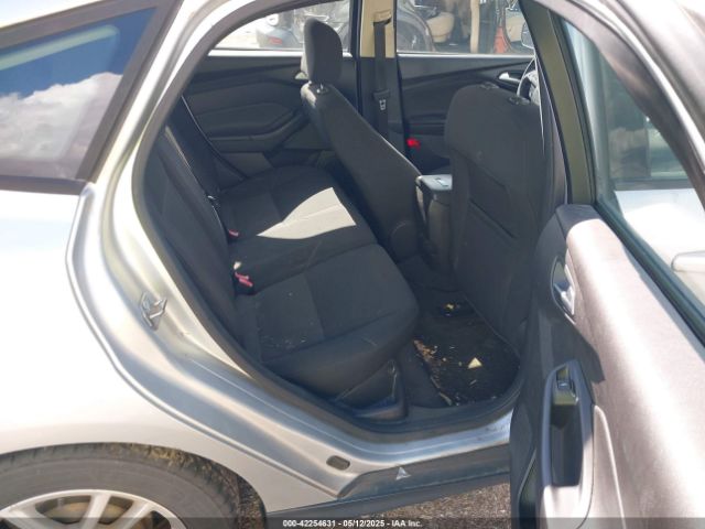 1FADP3K20FL249327 Ford FOCUS SE