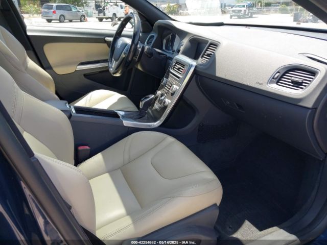YV140MEKXF1252046 Volvo V60 T5 Premier