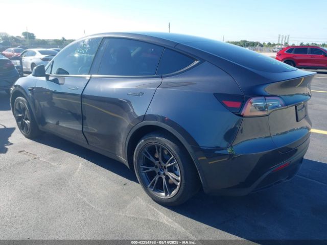 2025 TESLA MODEL Y 7SAYGDEDXSF226619 Photo 2